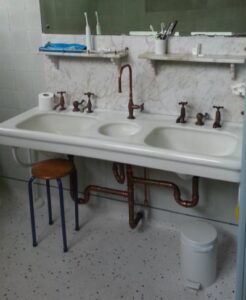 Restauratie badkamer Dufaystraat door Witte Bouw