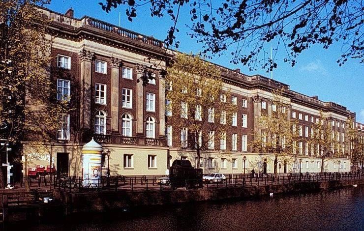 stucwerk van het voormalig paleis, Witte Bouw