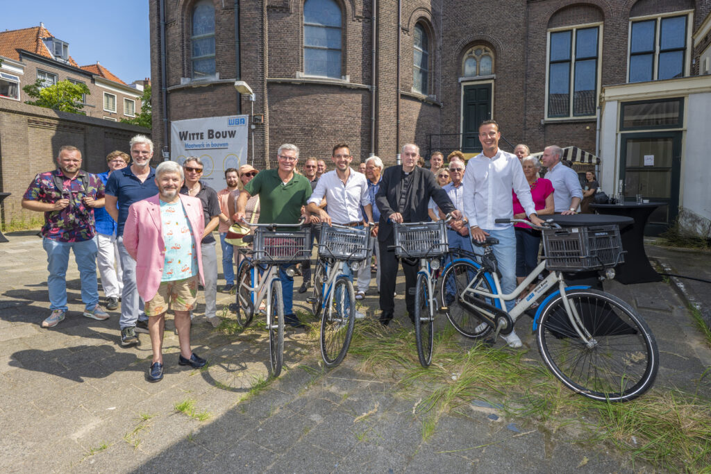 Witte Bouw tijdens persmoment fietsenstalling Lange Mare Leiden, fotograaf: buro JP